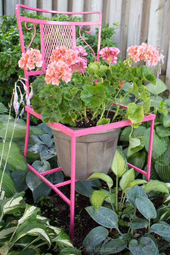 19 DIY Garden and Patio Crafts to Make Your Outdoor Space POP