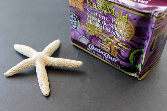Making bath bombs in a starfish shape is actually really easy! Get the complete instructions here!
