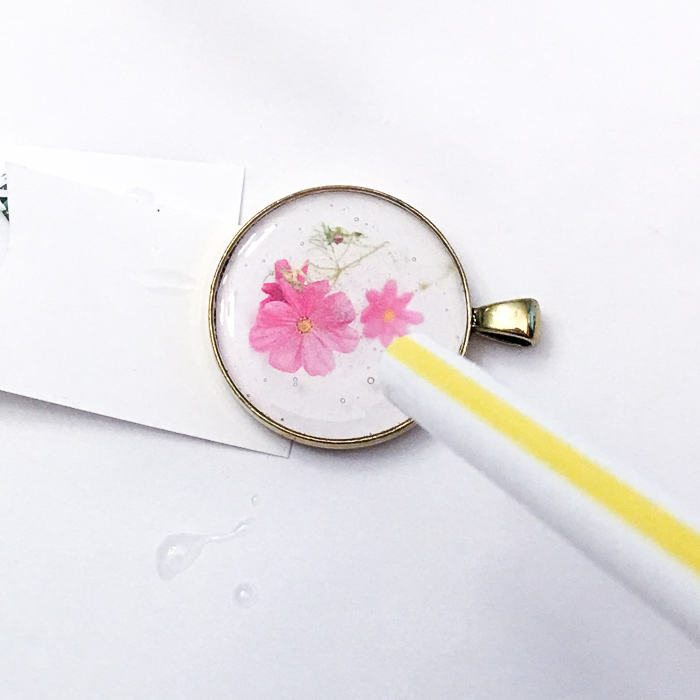 DIY resin jewelry. Tutorial to make your own flower of the month pendant.