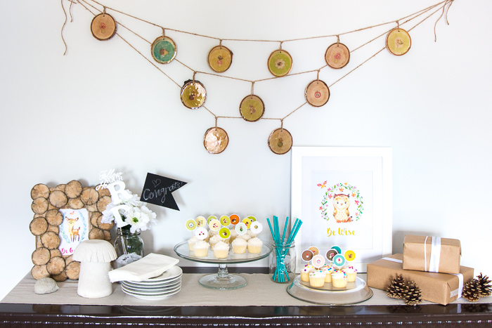 So cute! This wood slice garland makes adorable woodland themed baby shower, birthday or nursery decor. Tutorial to make it with a resin top coat is included. 