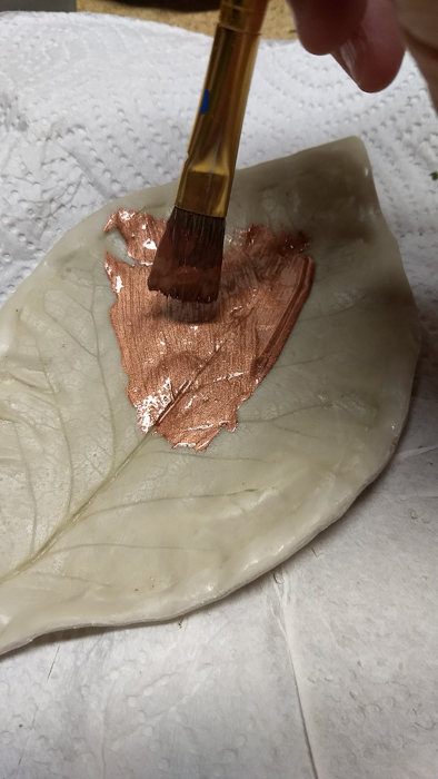 DIY Leaf Imprint Clay Bowls- painting leaf bowls copper