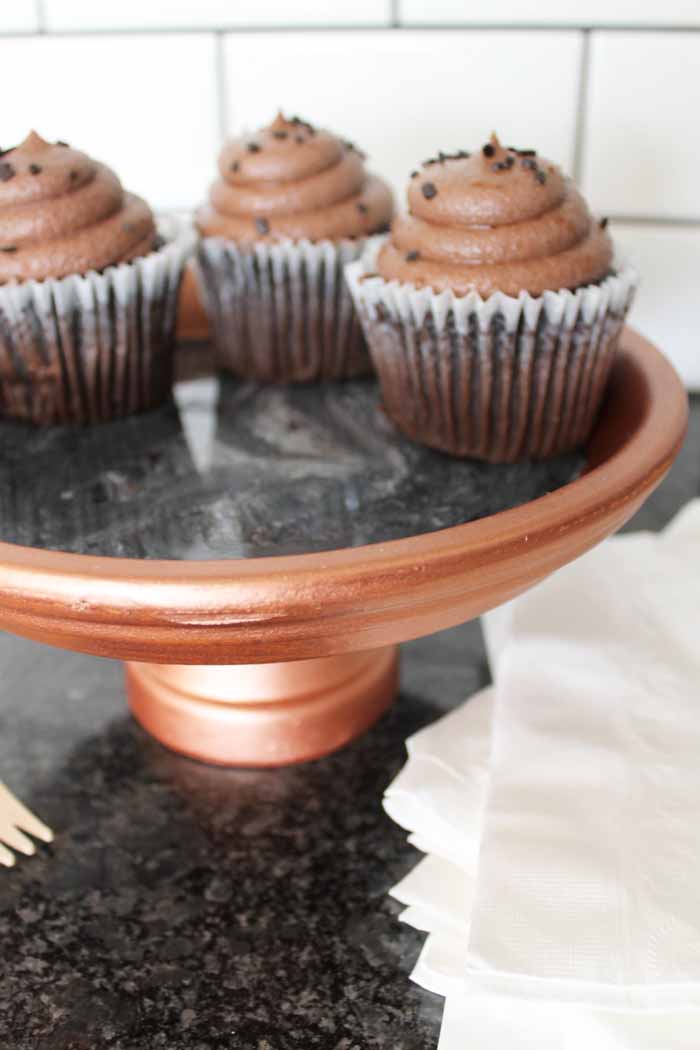 Make your own clay pot cupcake stand with a few supplies! Includes instructions for adding marbled resin to the bottom for a fun granite like effect! #resin #party #cupcakes
