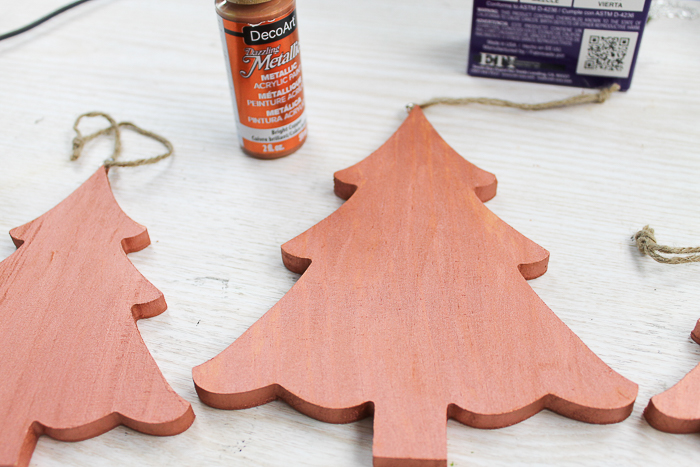 Make these copper tree ornaments for your Christmas tree this holiday season! #christmas #christmastree #christmasornaments