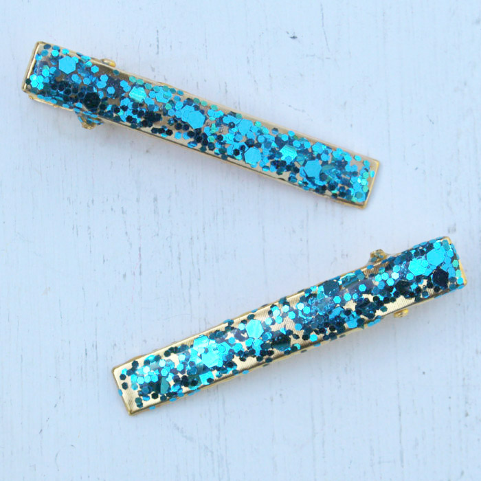 Hairclips DIY with Glittery Resin!