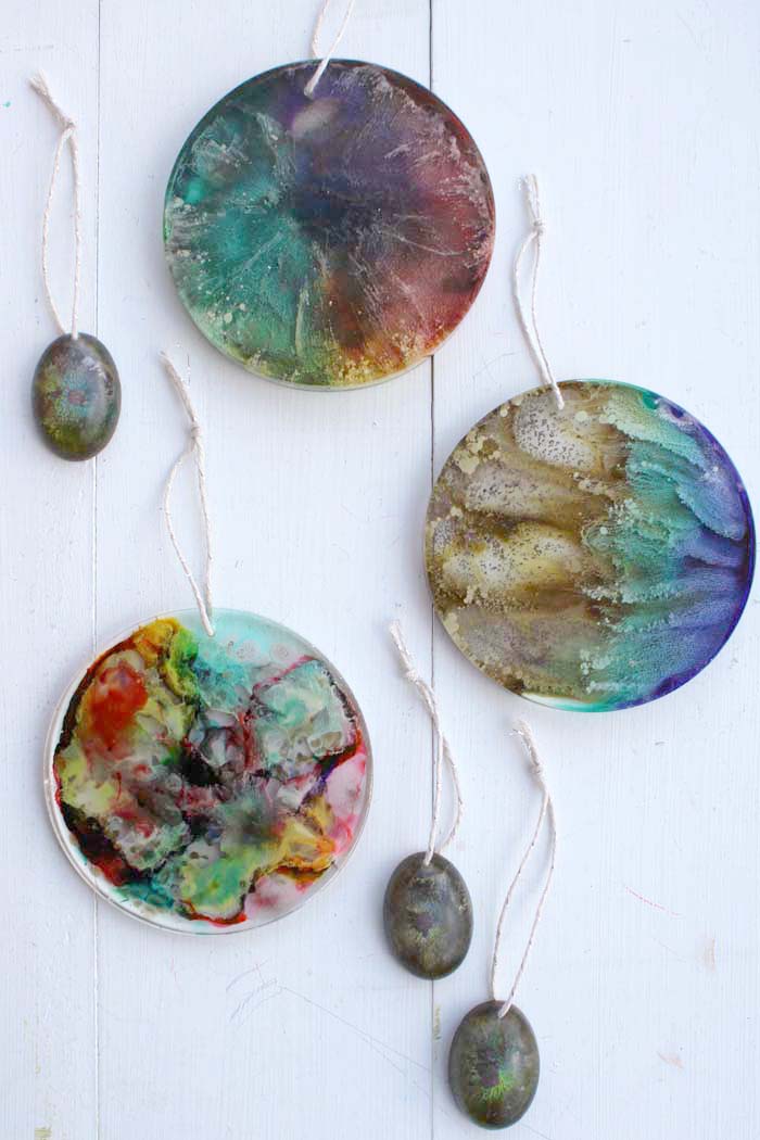 Make resin alcohol ink Christmas tree ornaments. They are stunning and especially colorful, plus they add a dream catcher/stain glass quality to the Christmas decorations. Resin alcohol ink ornaments are easy to make and are great for resin beginners to experts. 