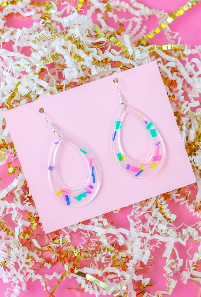 Make fun and playful resin confetti earrings using EasyCast Clear Casting Epoxy and colorful acetate paper!