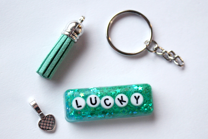 How to make a Lucky Glitter Resin Keychain DIY