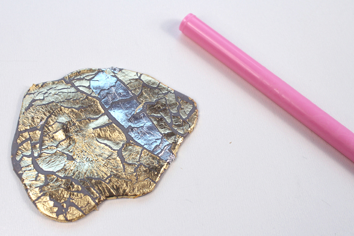 Roll out the clay gently to show cracks in the gold leafing.