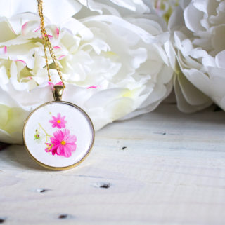 Gorgeous DIY resin jewelry gift idea. Learn how to make your own birth month flower pendant with floral photos and resin.