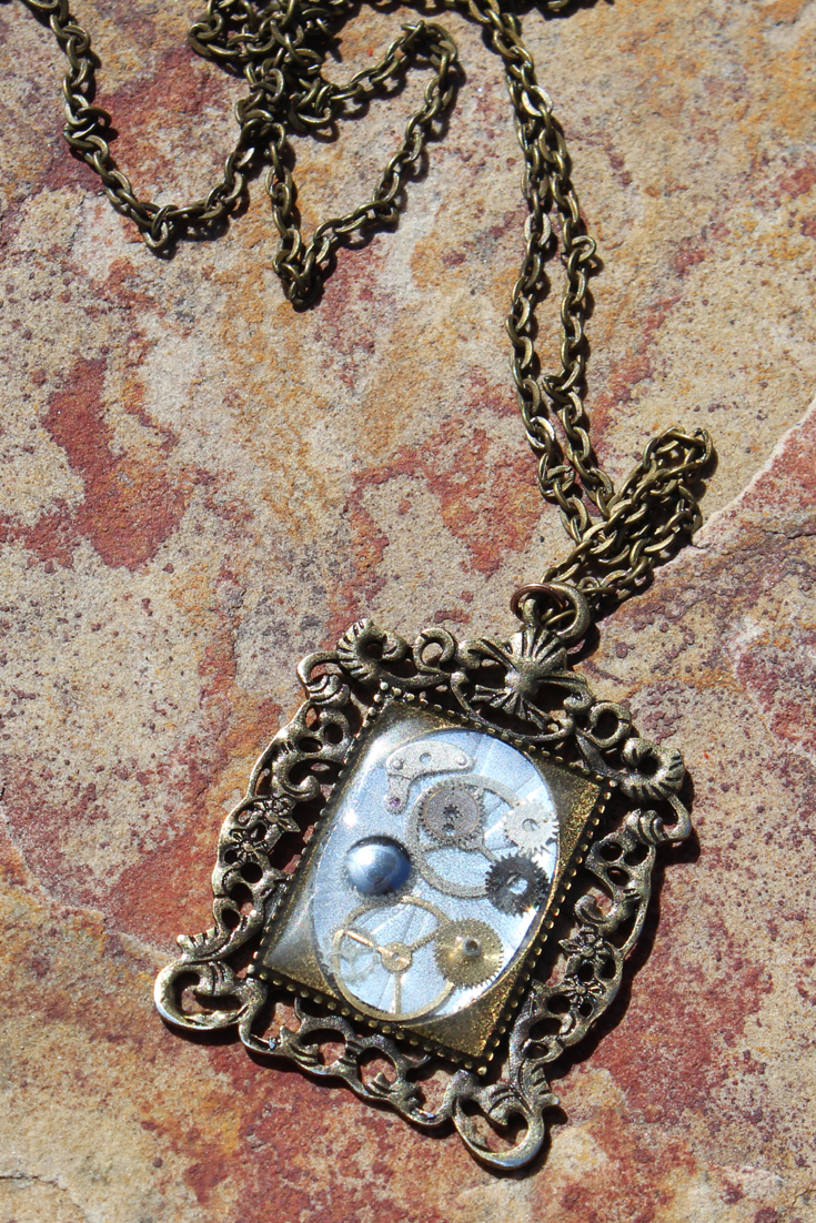 Steampunk Resin Necklace Pendant DIY
Use Jewelry resin and watch parts to create a stunning pendant! via @resincraftsblog