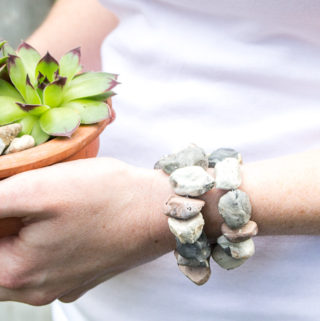 Learn how to make faux stone jewelry using modelling clay and items from your kitchen. A fun and earthy DIY accessory idea.