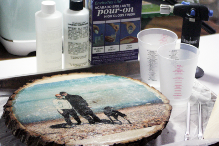 Glossy Wood Slice Photo Transfer - prep and supplies for epoxy coating via @resincraftsblog