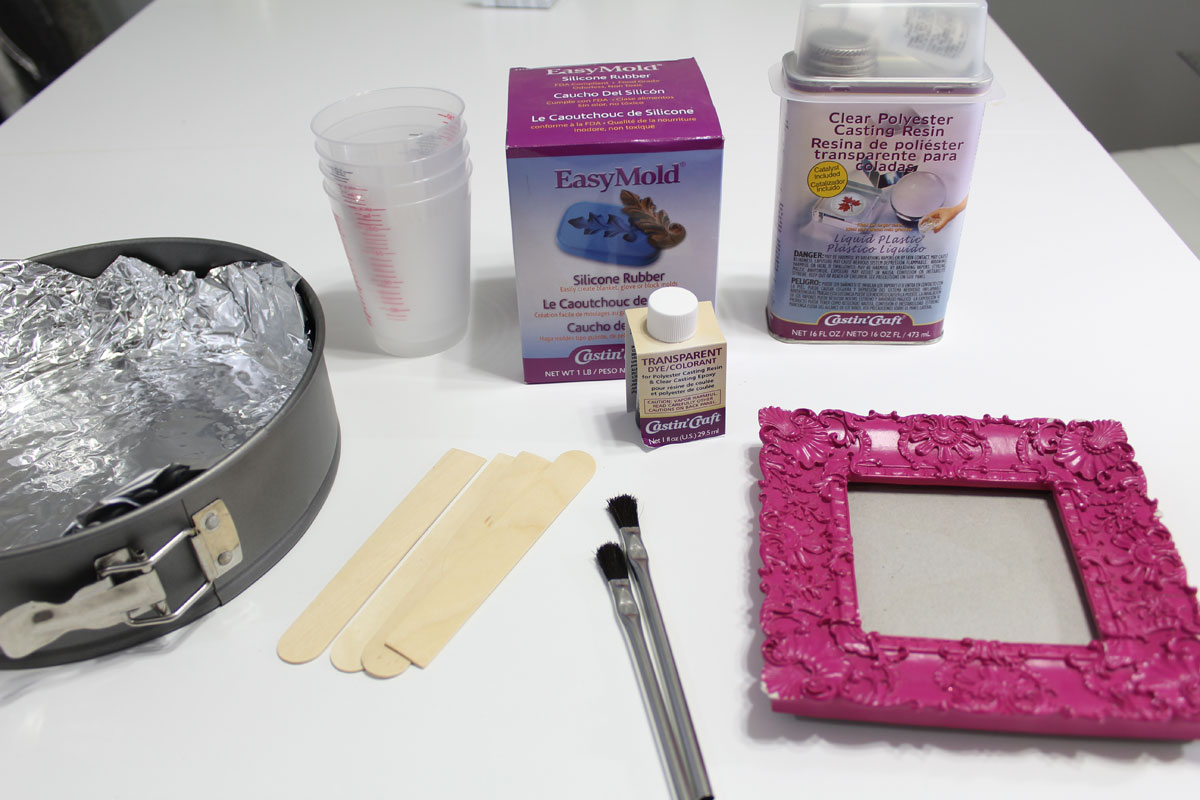 diy resin frame | replicate picture frame with resin | make picture frame mold | framed air plants via @resincraftsblog