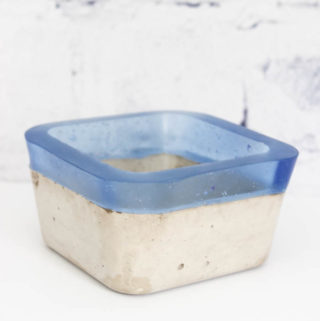 Make your own concrete and resin planter using Envirotex Lite and Easy Mold! Love the colour and textures of this project!