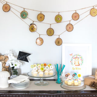 So cute! This wood slice garland makes adorable woodland themed baby shower, birthday or nursery decor. Tutorial to make it with a resin top coat is included.
