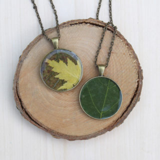 autumn-leaf-pendants-with-resin-diy-12