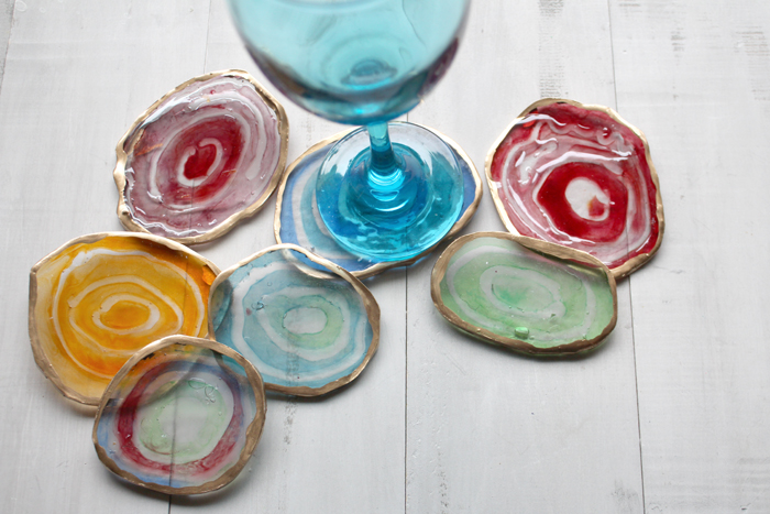 diy agate slices using clear casting polyester resin and translucent dyes (1) via @resincraftsblog