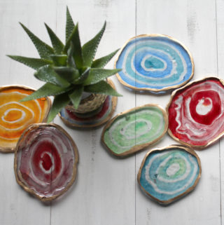 Agate Slices Made with Clear Polyester Resin DIY