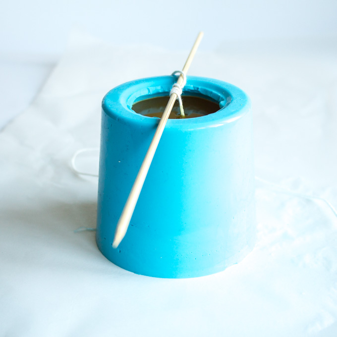 DDDIY Candle Making using Castin Craft EasyMold-11 via @resincraftsblog