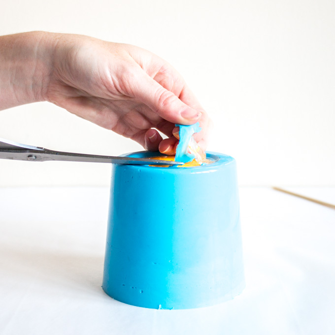 DIY Candle Making using Castin Craft EasyMold-25 via @resincraftsblog