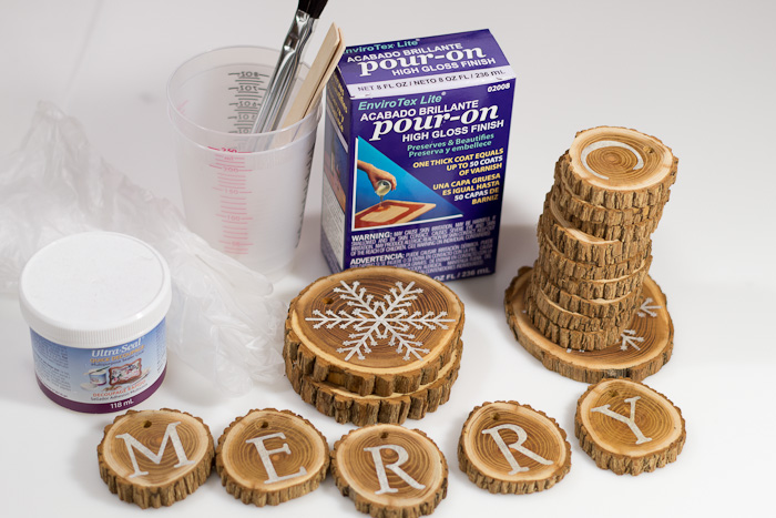Resin Coated Merry Christmas Wood Slice Garland- supplies via @resincraftsblog