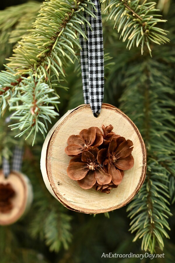 Resin Crafts Blog | DIY Crafts | DIY Decor | Holiday Decor | Easy Christmas Decor | DIY Christmas Decor | via @resincraftsblog