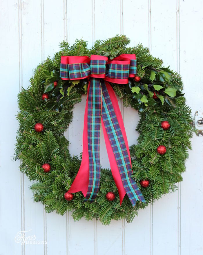 Resin Crafts Blog | DIY Wreath | DIY Decor | DIY Christmas | Christmas Decor | Christmas Wreaths | Easy Decor | via @resincraftsblog