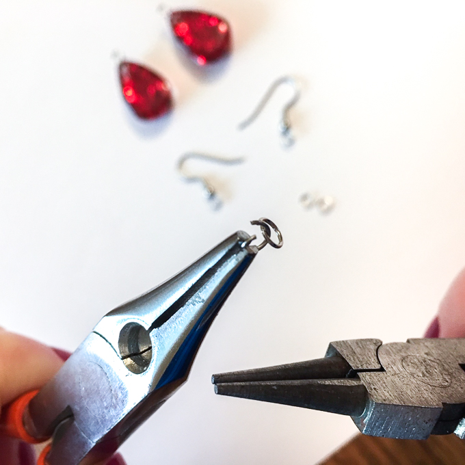 DIY Valentine Day Resin Jewelry-3-2 via @resincraftsblog