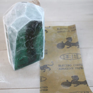 resin geometric crystal and wood book end diy resin crafts blog(27)