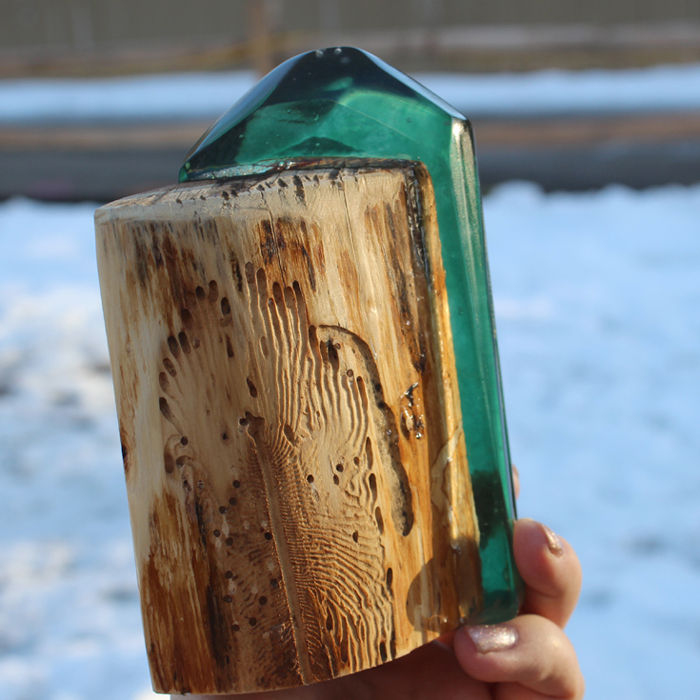 resin geometric crystal and wood book end diy resin crafts blog(33) via @resincraftsblog