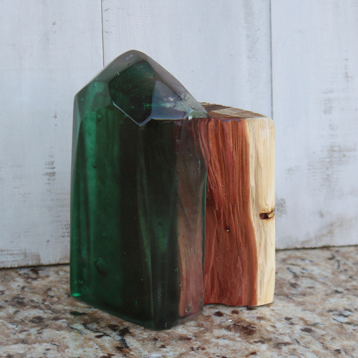 Amazing geometric Resin & Wood Bookend DIY #resincraftsblog