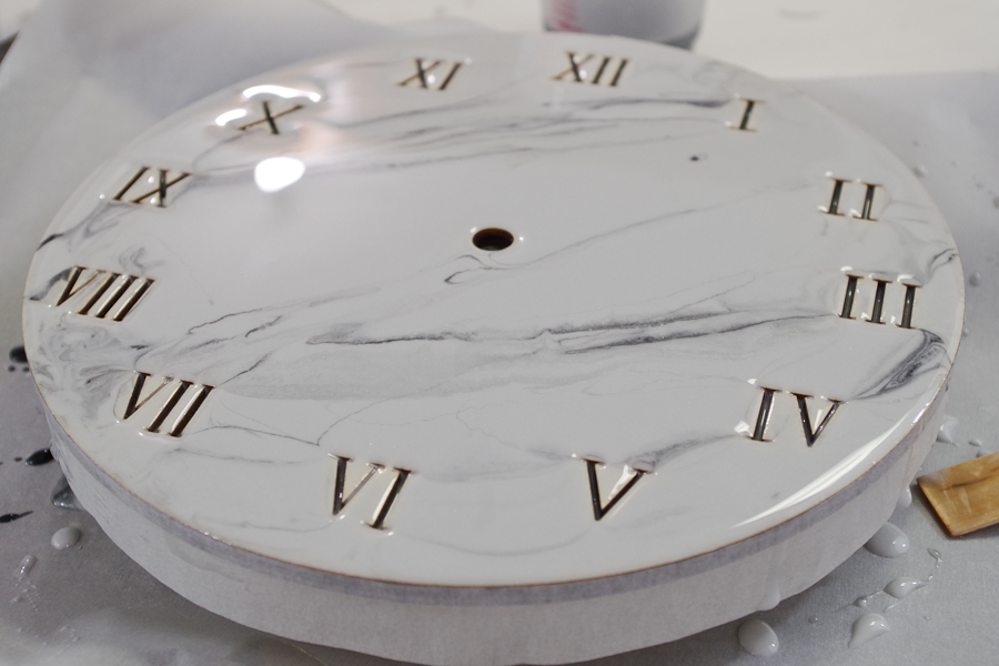 Wood and Resin Clock- let resin cure for 24 hours via @resincraftsblog