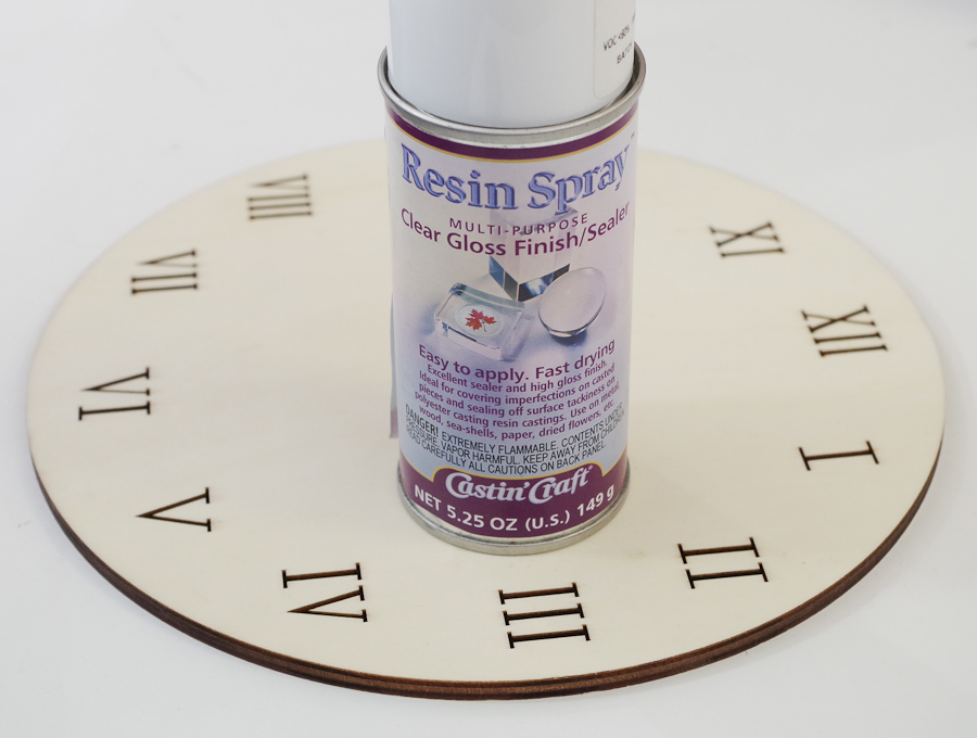 Wood and Resin Clock - spray with resin spray via @resincraftsblog