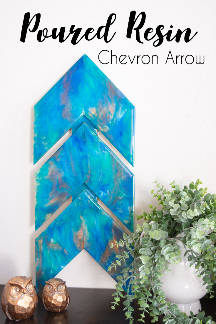 Make a beautiful marbled Chevron Wood Arrow with Poured Resin. Like paint pouring, but with spectacular dimensional effects using EnviroTex Lite Pour-On Epoxy. #resincraftsblog #resincrafts #resinpouring #marbled via @resincraftsblog