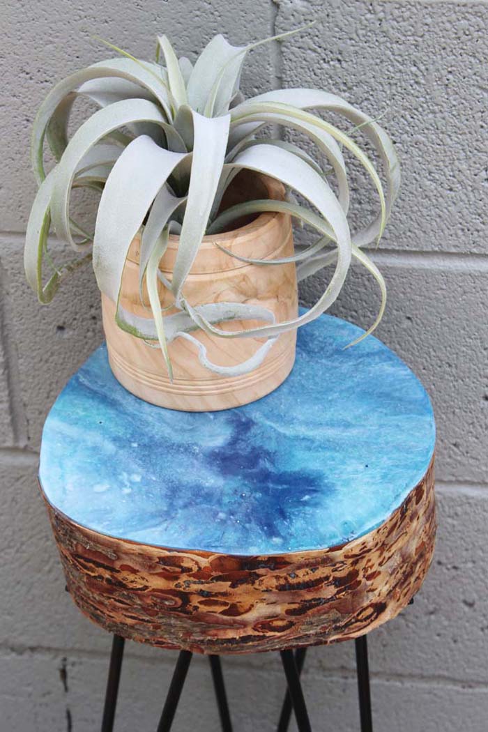resin dirty pour plant stand hairpin leg table diy resin crafts blog (5) via @resincraftsblog