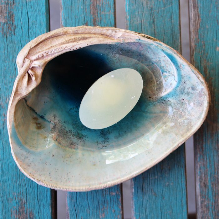 seashell soap dish diy with easycast clear casting resin crafts blog (8) via @resincraftsblog