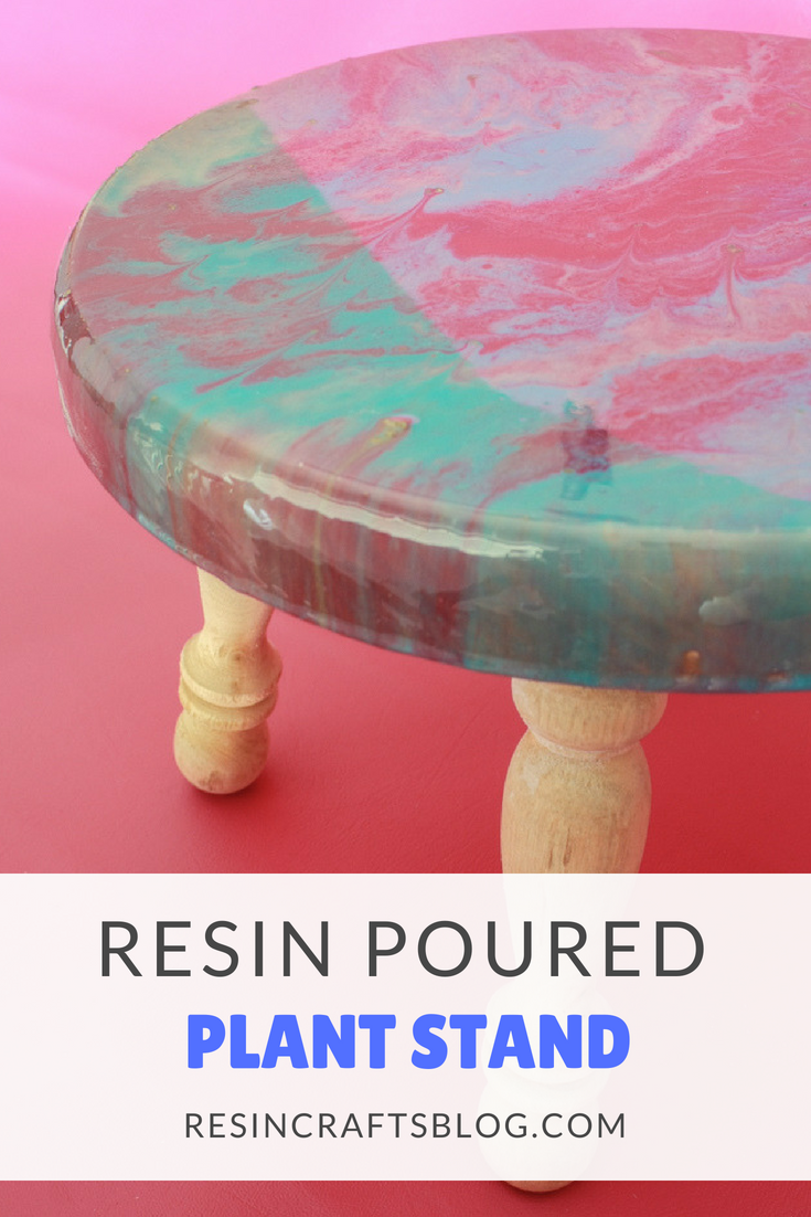 Create a beautiful plant stand using the poured resin technique! #resincraftsblog #resin via @resincraftsblog