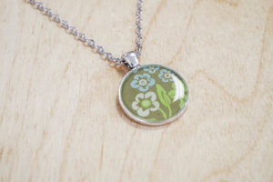 DIY paper and resin pendants - finished green floral pendant