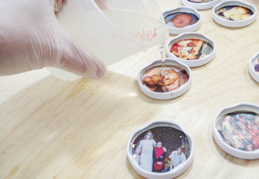 DIY Photo Magnets using resin in milk bottle lids - pour clear resin into the milk bottle lid via @resincraftsblog