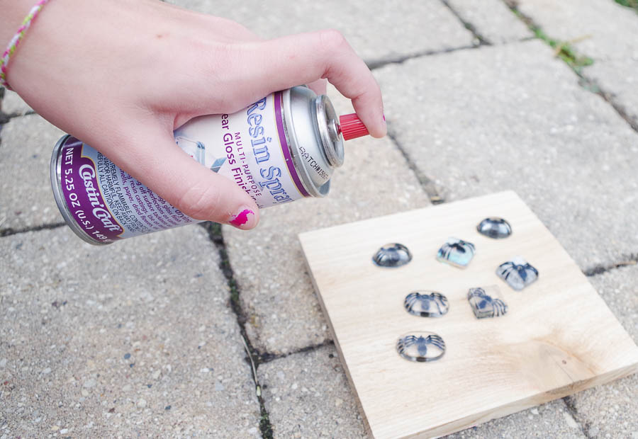 DIY Spider Resin Rings - once cured spray with resin spray via @resincraftsblog