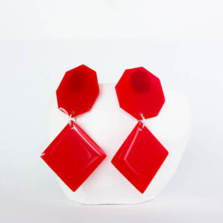 Create beautiful resin statement earrings that are simple to customize in different shapes and colors!