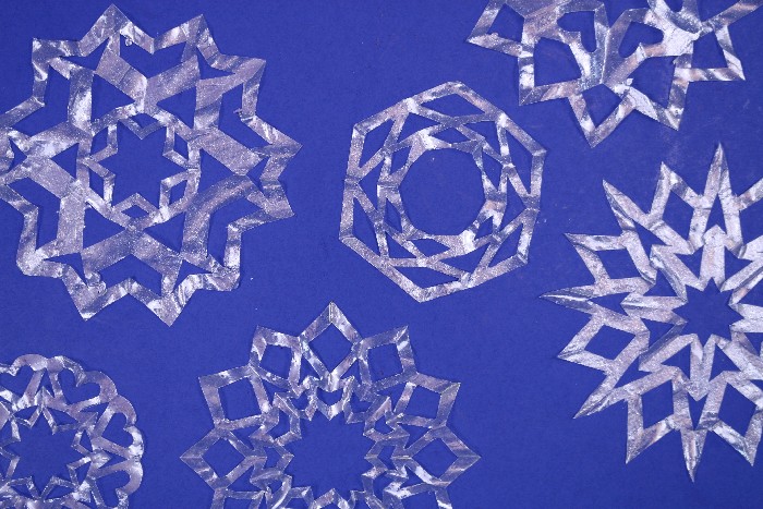 How to Preserve Paper Snowflakes via @resincraftsblog