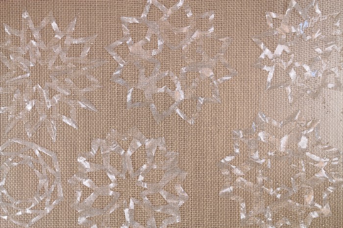 Resin Coated Paper Snowflakes via @resincraftsblog