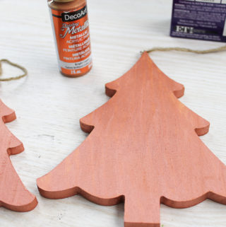 Make these copper tree ornaments for your Christmas tree this holiday season! #christmas #christmastree #christmasornaments