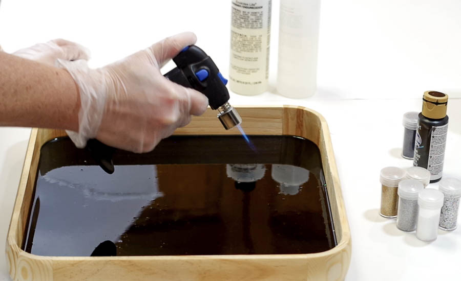 Happy New Year Glitter Resin Tray- put on level surface, pop bubbles with micro butane torch via @resincraftsblog