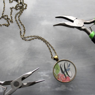 resin crafts blog monogram initial necklace pendant (2)
