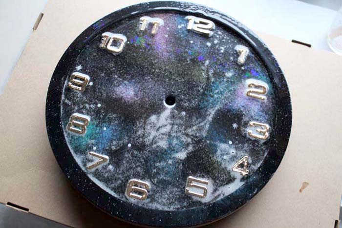 resin galaxy clock diy resin crafts blog (3) via @resincraftsblog