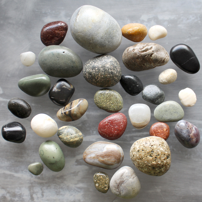 Polished Rocks With High Gloss Resin Spray Diy Resin Crafts Blog