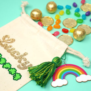 St-Patricks-Day-Treat-Bag-with-Charm-and-Tassel-1