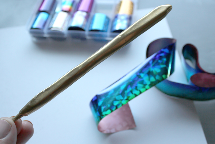 resin easysculpt clay covered crochet hooks with gold leaf (12) via @resincraftsblog